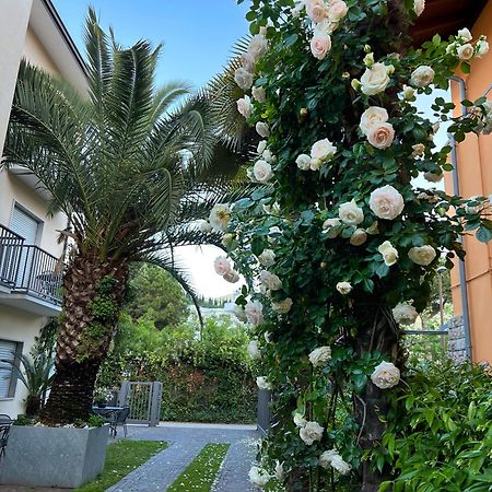 Villa Phoenix - Lake Apartments Riva del Garda Eksteriør billede
