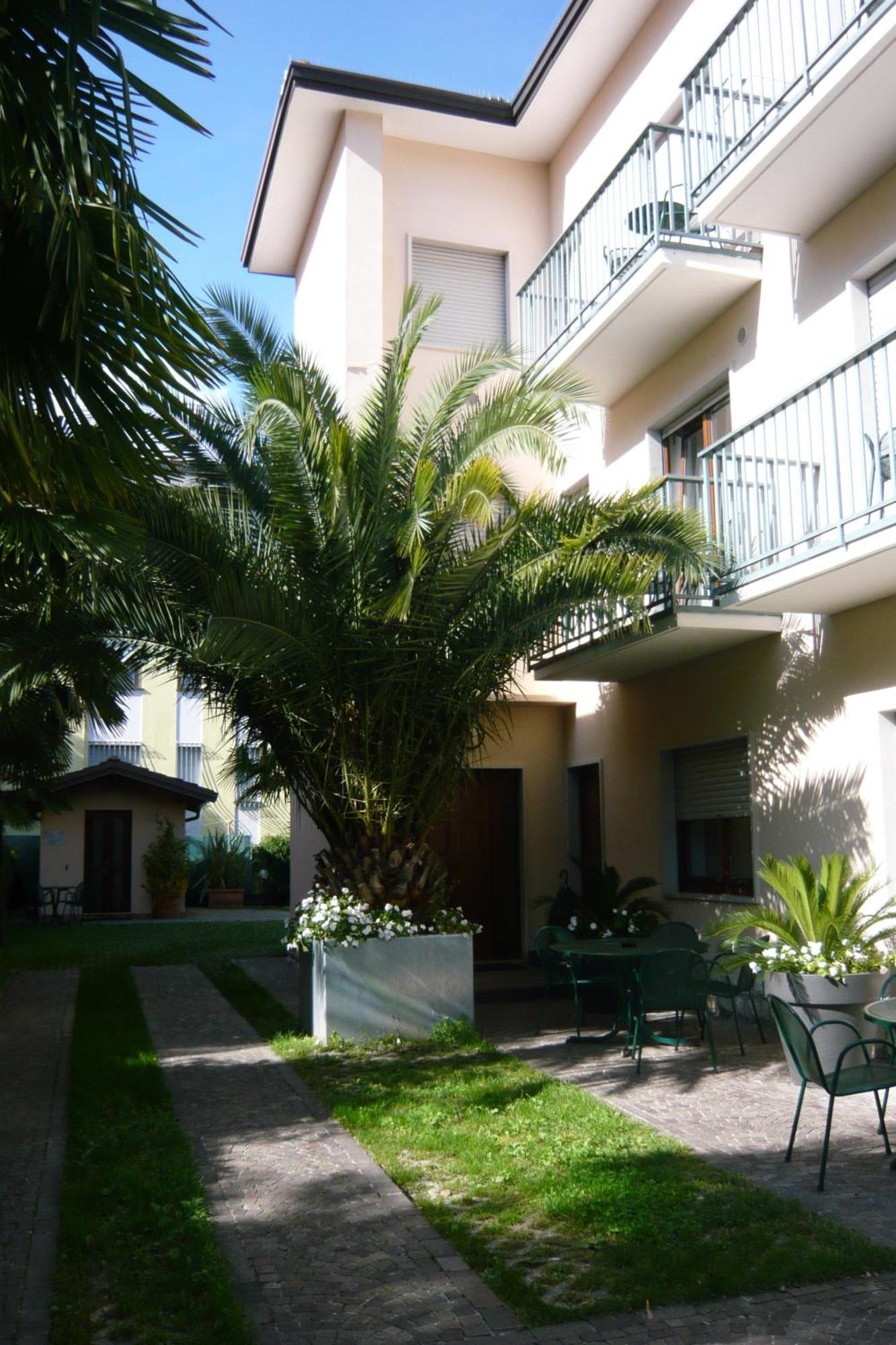 Villa Phoenix - Lake Apartments Riva del Garda Eksteriør billede