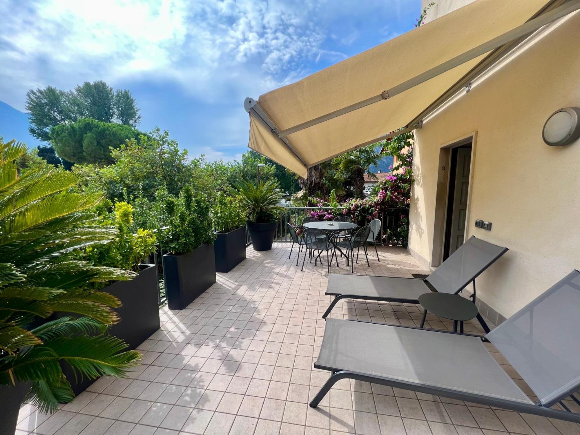Villa Phoenix - Lake Apartments Riva del Garda Eksteriør billede