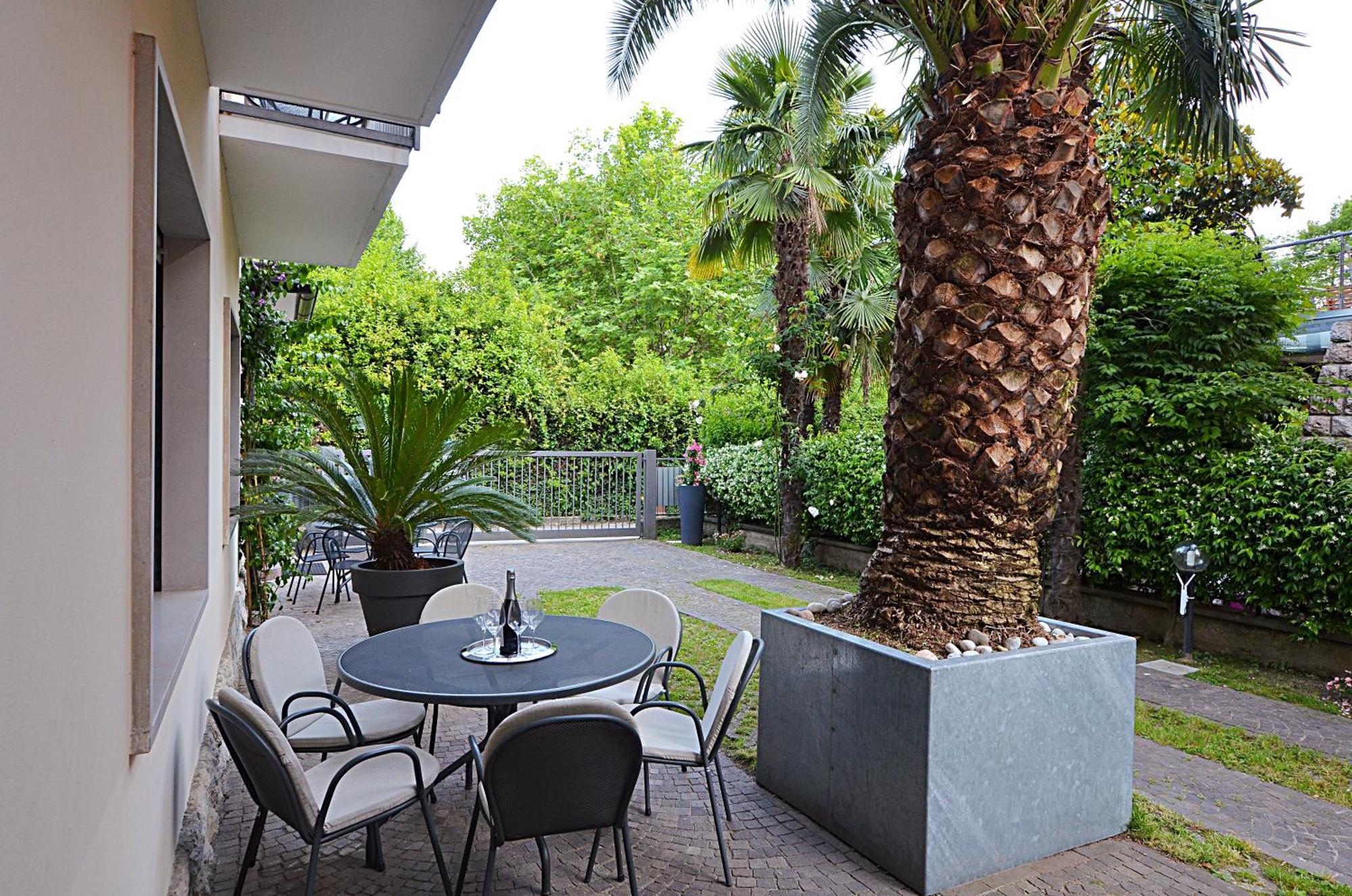Villa Phoenix - Lake Apartments Riva del Garda Eksteriør billede
