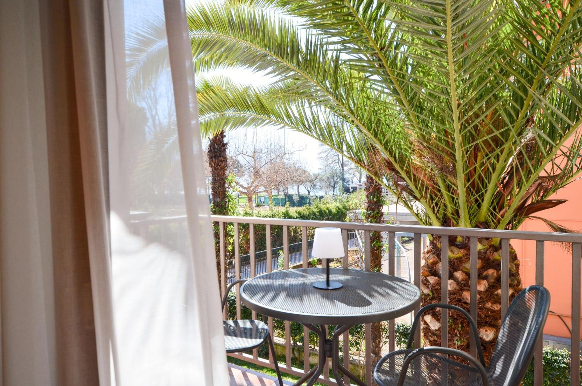 Villa Phoenix - Lake Apartments Riva del Garda Eksteriør billede