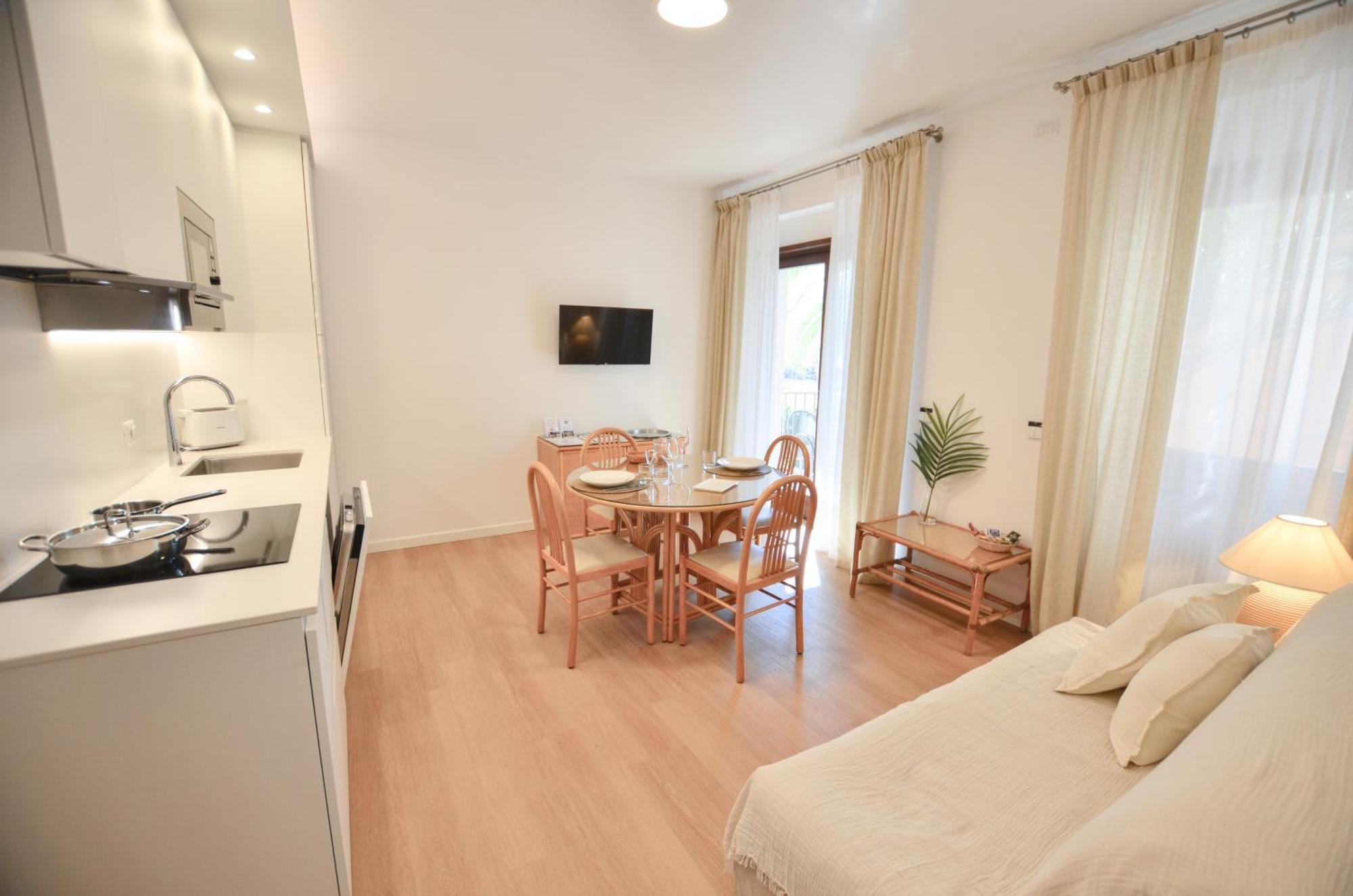 Villa Phoenix - Lake Apartments Riva del Garda Eksteriør billede
