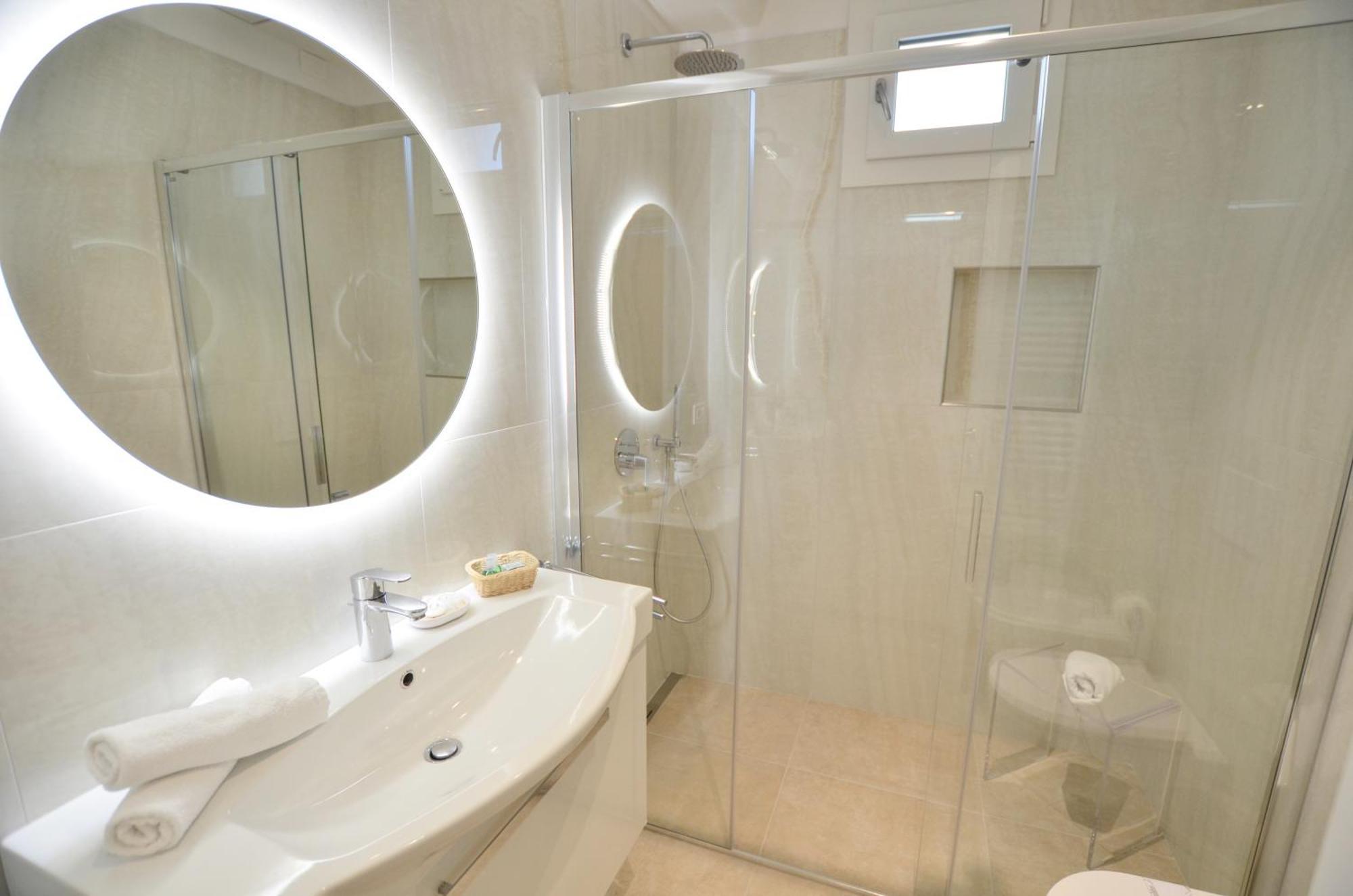 Villa Phoenix - Lake Apartments Riva del Garda Eksteriør billede