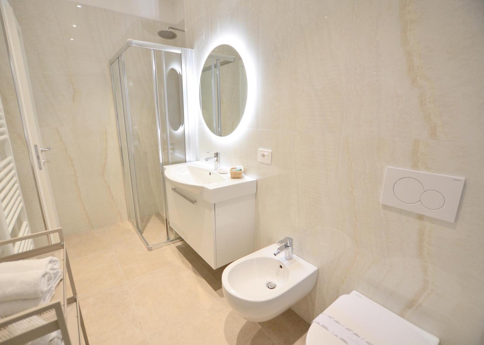 Villa Phoenix - Lake Apartments Riva del Garda Værelse billede