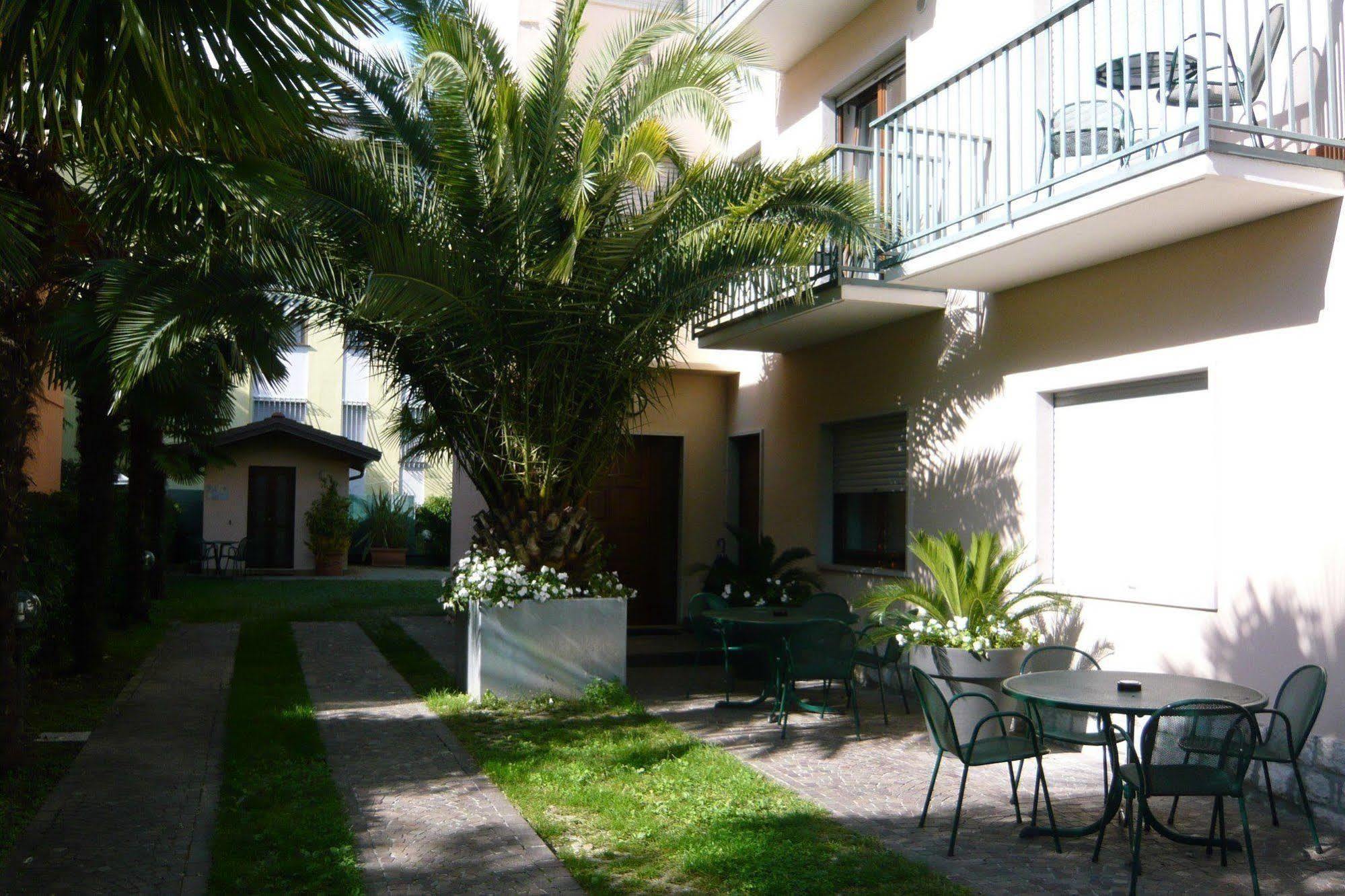 Villa Phoenix - Lake Apartments Riva del Garda Eksteriør billede
