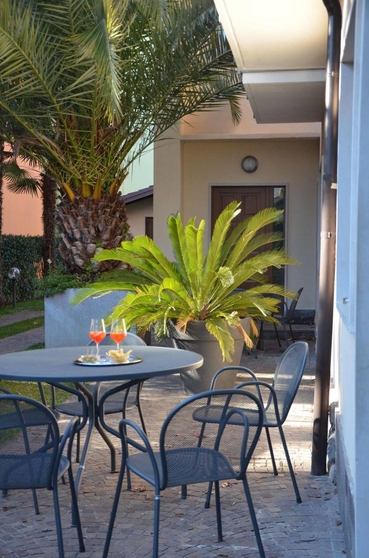 Villa Phoenix - Lake Apartments Riva del Garda Eksteriør billede