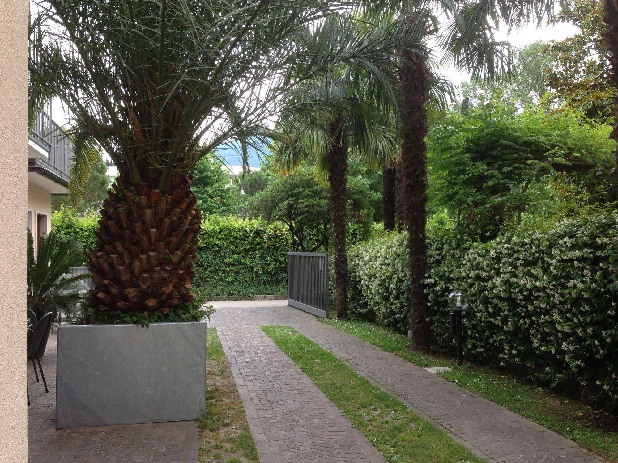 Villa Phoenix - Lake Apartments Riva del Garda Eksteriør billede