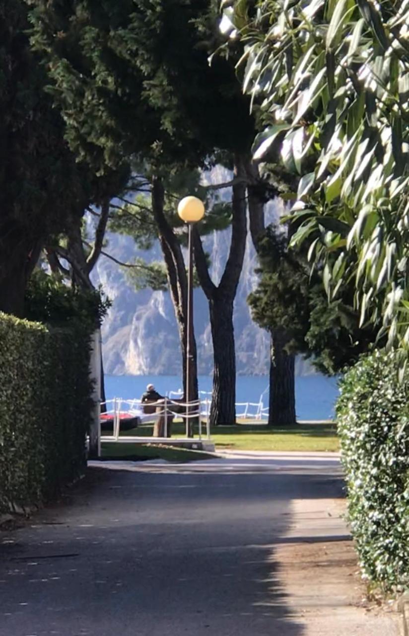 Villa Phoenix - Lake Apartments Riva del Garda Eksteriør billede