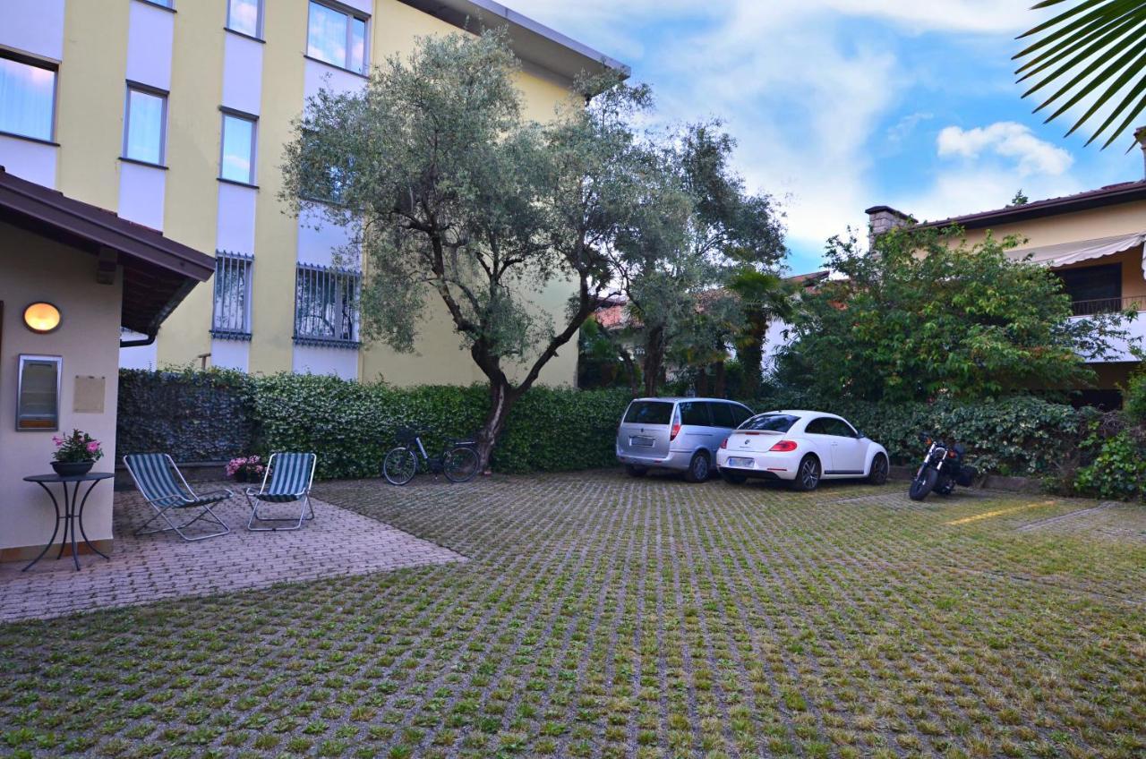 Villa Phoenix - Lake Apartments Riva del Garda Eksteriør billede